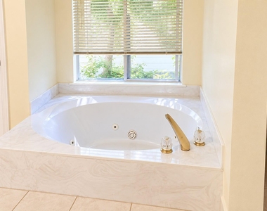 1539 Beaconshire Road - Photo Thumbnail 8