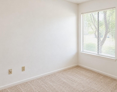 1539 Beaconshire Road - Photo Thumbnail 10