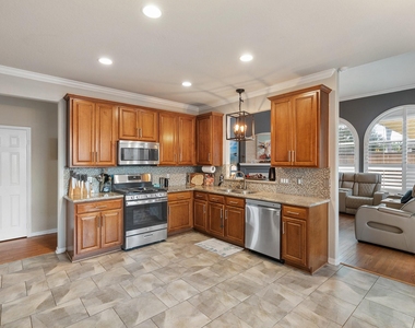 11922 Ute Mountain Lane - Photo Thumbnail 8
