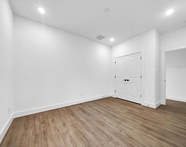7825 Colonial Lane - Photo Thumbnail 12