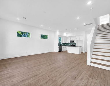 7825 Colonial Lane - Photo Thumbnail 7