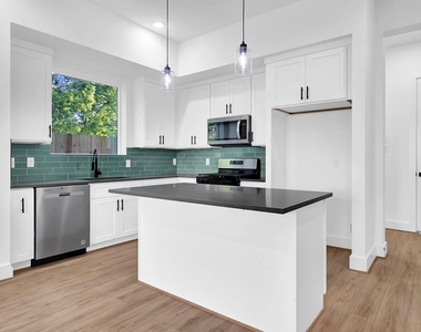 7825 Colonial Lane - Photo Thumbnail 3