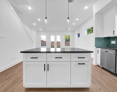 7825 Colonial Lane - Photo Thumbnail 5