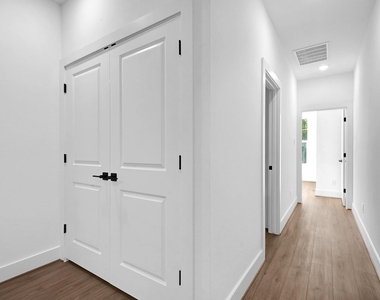 7825 Colonial Lane - Photo Thumbnail 9