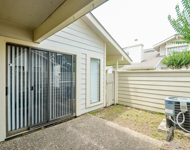 6211 Ludington Drive - Photo Thumbnail 6