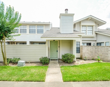 6211 Ludington Drive - Photo Thumbnail 2