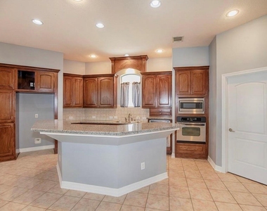 1553 Tahoe Court - Photo Thumbnail 14