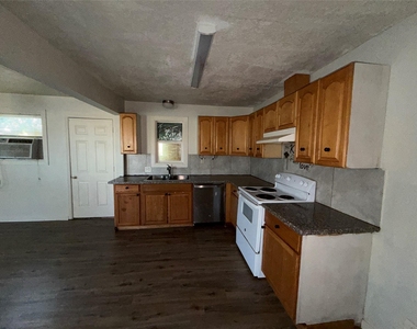 412 Snow Drive - Photo Thumbnail 2
