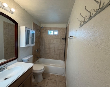 412 Snow Drive - Photo Thumbnail 9