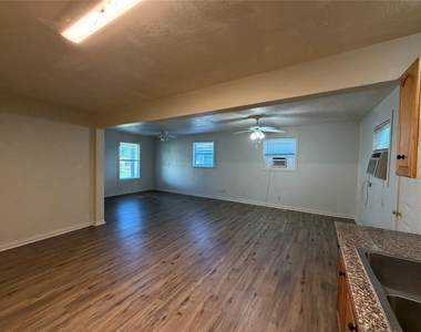 412 Snow Drive - Photo Thumbnail 4