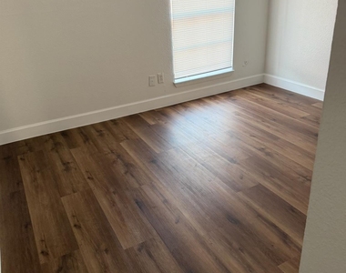 9201 Clarewood Drive - Photo Thumbnail 7
