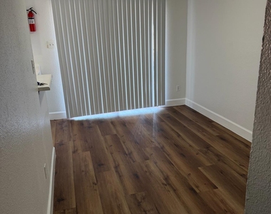 9201 Clarewood Drive - Photo Thumbnail 9