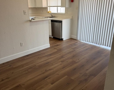 9201 Clarewood Drive - Photo Thumbnail 4