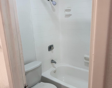 9201 Clarewood Drive - Photo Thumbnail 11