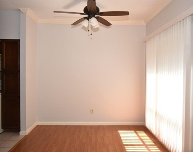 6602 Harbor Town Drive - Photo Thumbnail 4