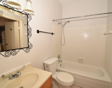 6602 Harbor Town Drive - Photo Thumbnail 8