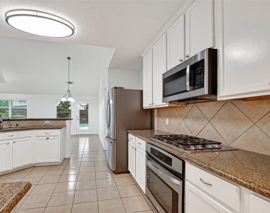 25007 Ivy Trace Ln - Photo Thumbnail 12