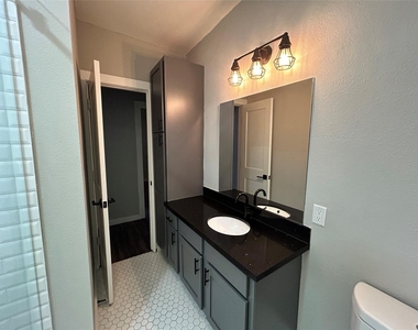 219 Marshall Street - Photo Thumbnail 4