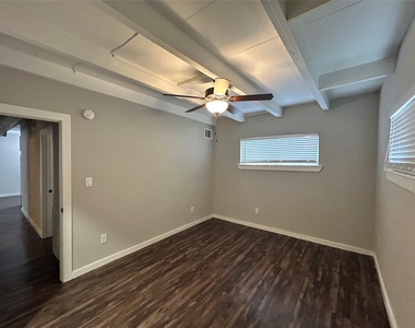 219 Marshall Street - Photo Thumbnail 8