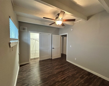 219 Marshall Street - Photo Thumbnail 7