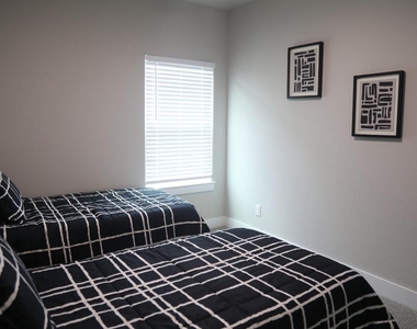 6834 Westover Street - Photo Thumbnail 4