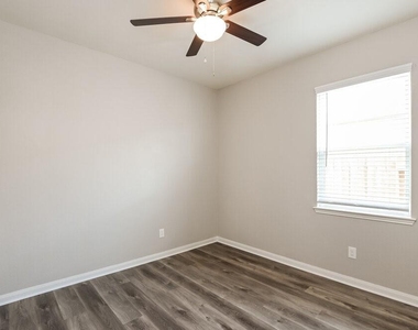 25178 Dickens Drive - Photo Thumbnail 12