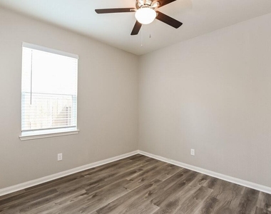 25178 Dickens Drive - Photo Thumbnail 7