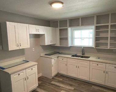 727 W 5th Street - Photo Thumbnail 4