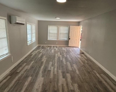 727 W 5th Street - Photo Thumbnail 3