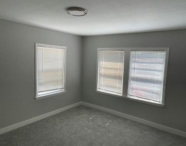 727 W 5th Street - Photo Thumbnail 6