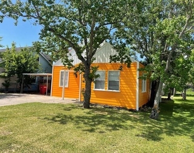 727 W 5th Street - Photo Thumbnail 1