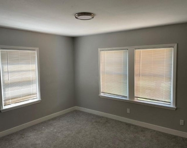 727 W 5th Street - Photo Thumbnail 8