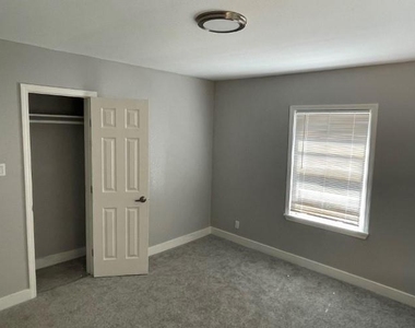 727 W 5th Street - Photo Thumbnail 7