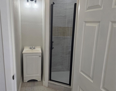 1300 West Street - Photo Thumbnail 20