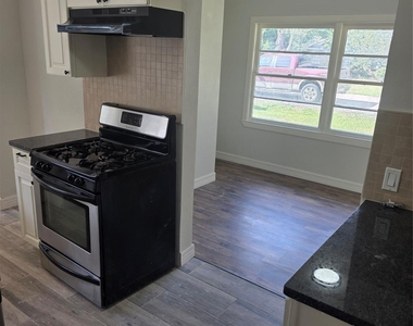 1300 West Street - Photo Thumbnail 11