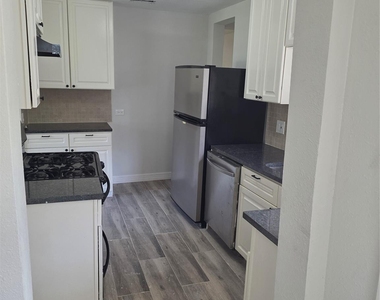 1300 West Street - Photo Thumbnail 14
