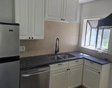 1300 West Street - Photo Thumbnail 12