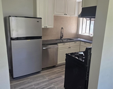 1300 West Street - Photo Thumbnail 10