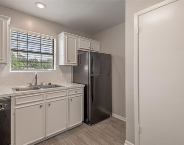 600 Palm Street - Photo Thumbnail 9