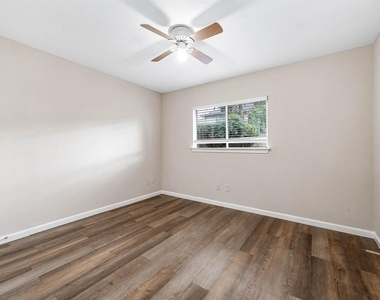 15607 Barbarossa Drive - Photo Thumbnail 18