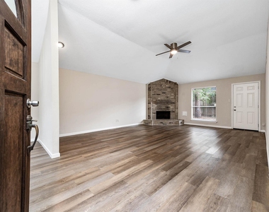 15607 Barbarossa Drive - Photo Thumbnail 6