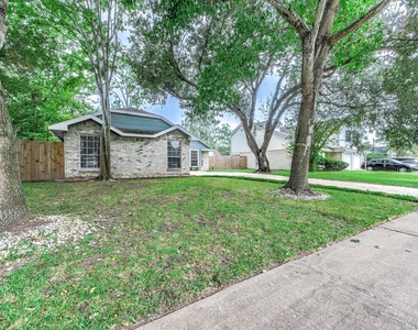 15607 Barbarossa Drive - Photo Thumbnail 3