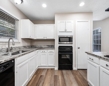 15607 Barbarossa Drive - Photo Thumbnail 13
