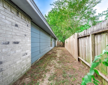 15607 Barbarossa Drive - Photo Thumbnail 27