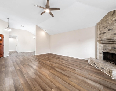 15607 Barbarossa Drive - Photo Thumbnail 8