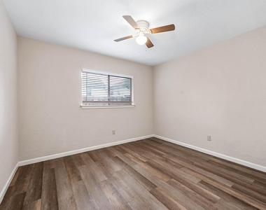 15607 Barbarossa Drive - Photo Thumbnail 16