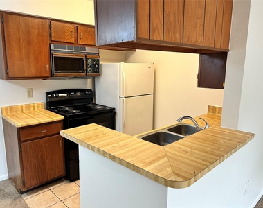 8801 Hammerly Boulevard - Photo Thumbnail 11