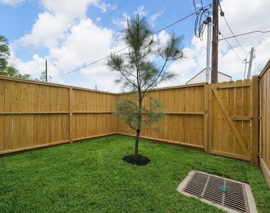 861 Rachel Street - Photo Thumbnail 3