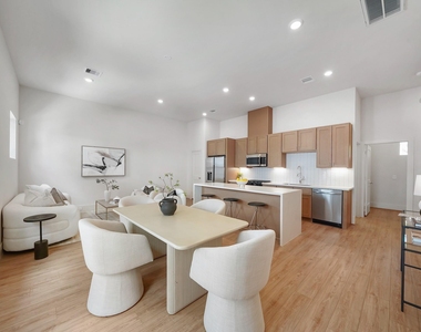 861 Rachel Street - Photo Thumbnail 1