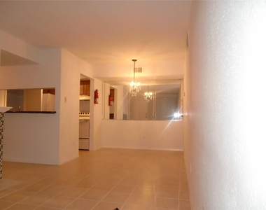 752 Memorial Mews Street - Photo Thumbnail 11